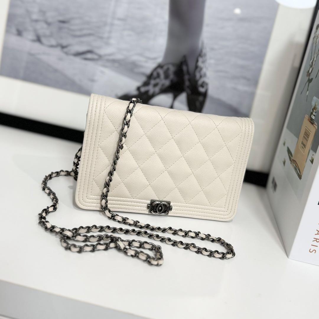 CHANEL シャネル キャビアスキン ボーイシャネル チェーンウォレット