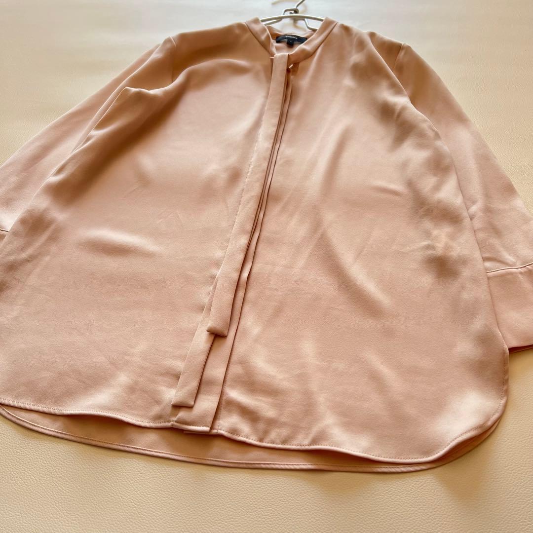 美品✨セオリー 2023 ボウタイブラウス アイボリー S ウォッシャブル 美品✨セオリー 2023 ボウタイブラウス アイボリー S ウォッシャブル