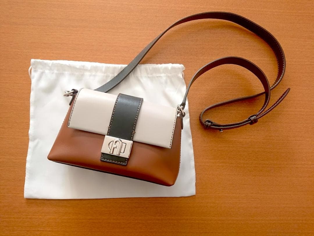 【美品】フルラ FURLA ショルダーバッグ CHARLOTTE MINI