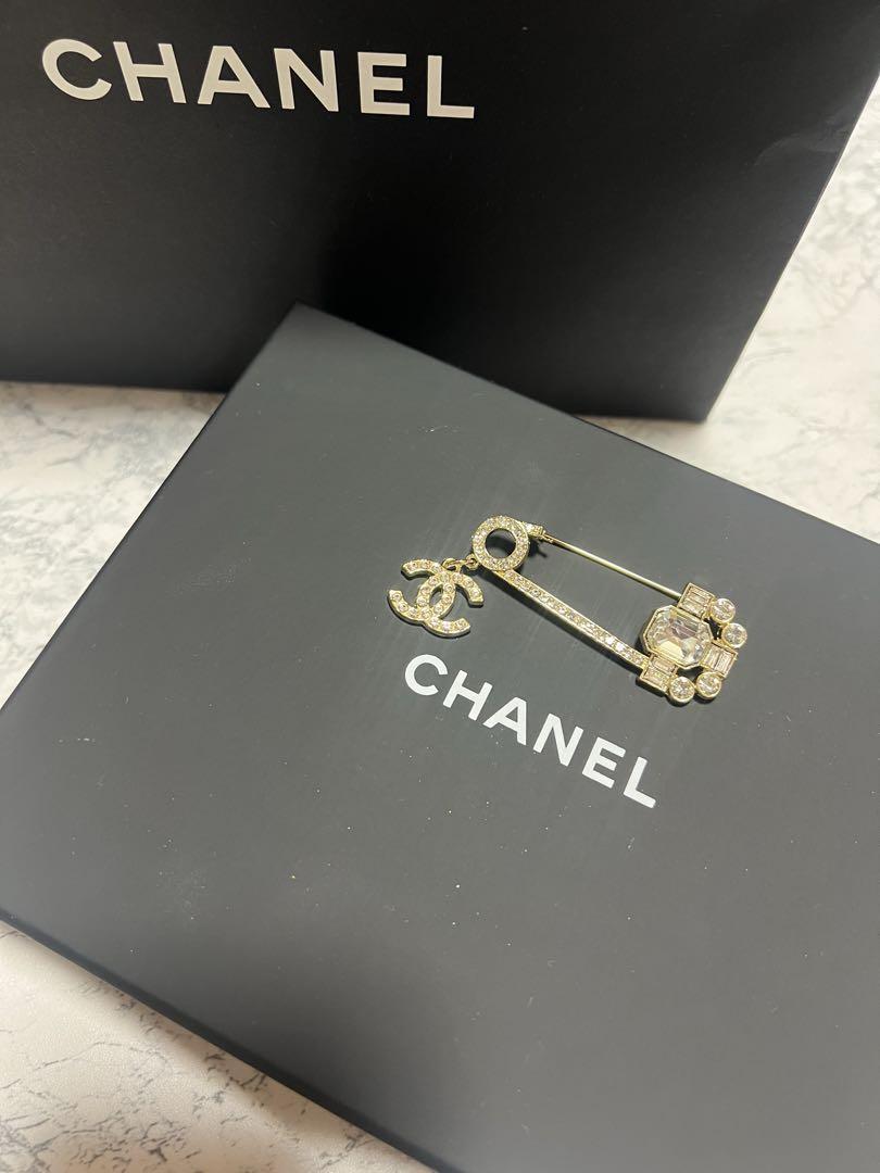 CHANEL CCロゴ キラキラ CCロゴチャームブローチ ゴールド ビジュー