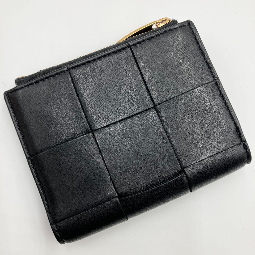 美品 ボッテガ ヴェネタ カセット イントレチャート 二つ折り財布 ブラック 美品 ボッテガ ヴェネタ カセット イントレチャート 二つ折り財布 ブラック