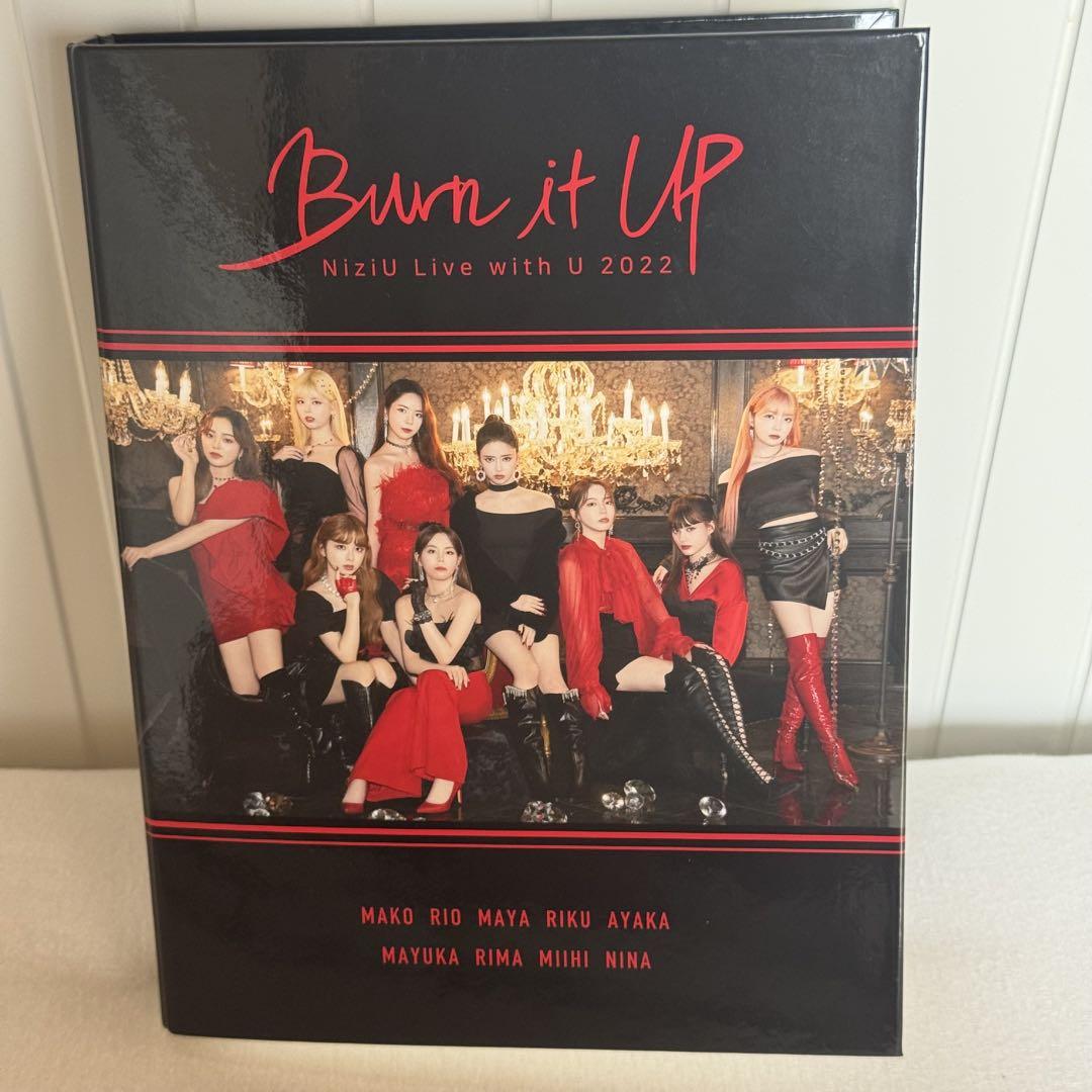 Amazon.co.jp: NiziU リク Burn it up ラントレ 白衣装