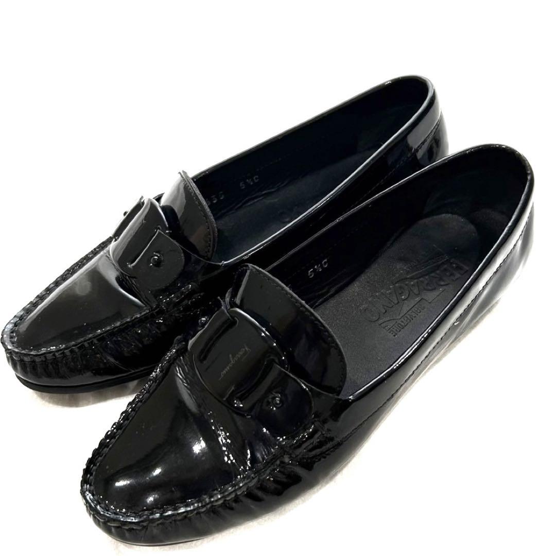 送料無料◆2025新品  美品 Salvatore Ferragamo ローファー 5½C エナメルレザー 靴