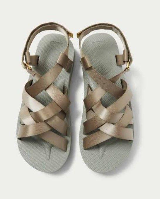 美品　SUICOKE サンダル