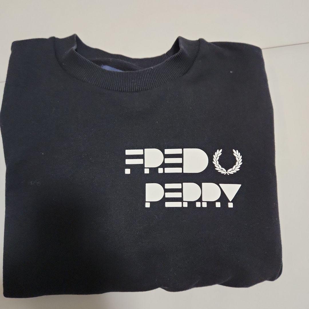 FRED PERRY 黒 トレーナー