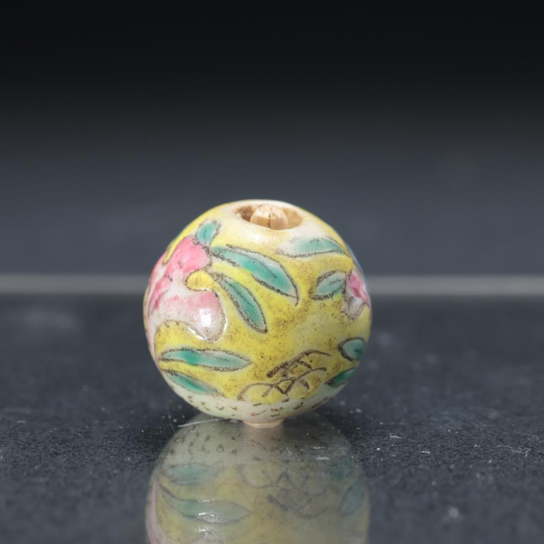 緒締め玉　陶磁器製　鶏と花　骨董　胴乱　印籠　R1451