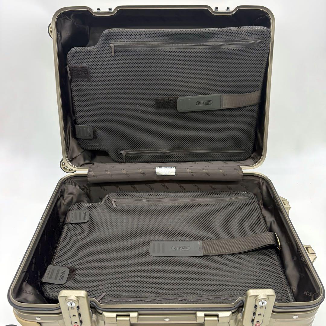 RIMOWA キャリーケース 4輪 TOPAS TITANIUM 923.53 RIMOWA キャリーケース 4輪 TOPAS TITANIUM 923.53