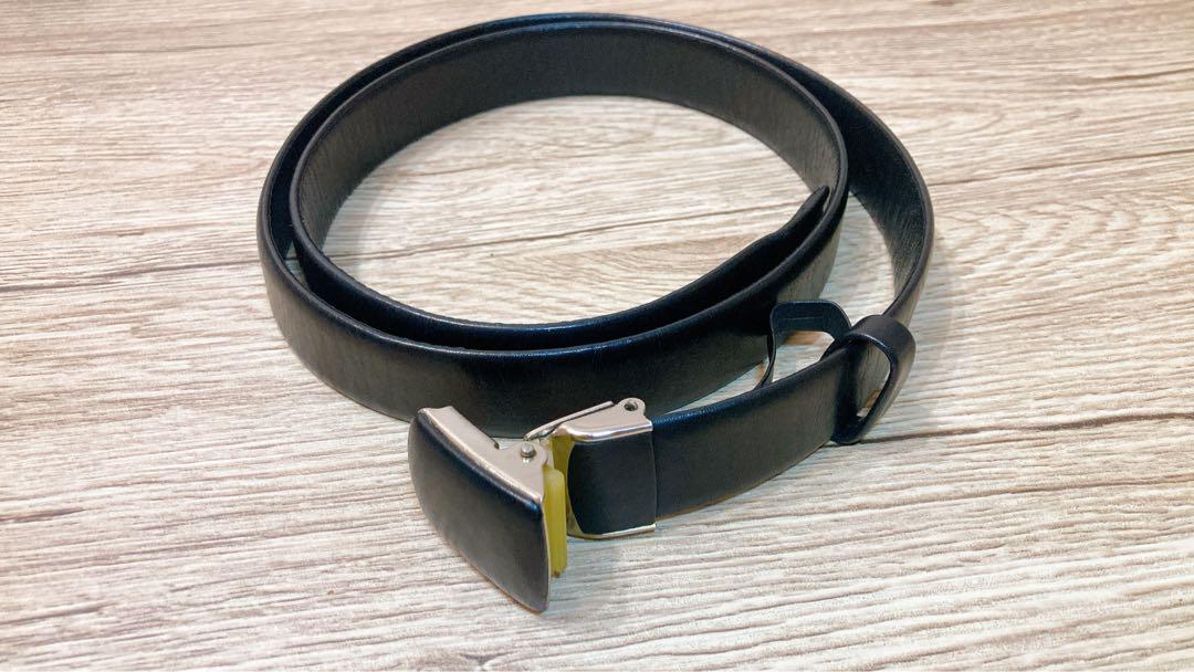 【コムデギャルソンオム】 レザー製 黒ベルト メタルバックル