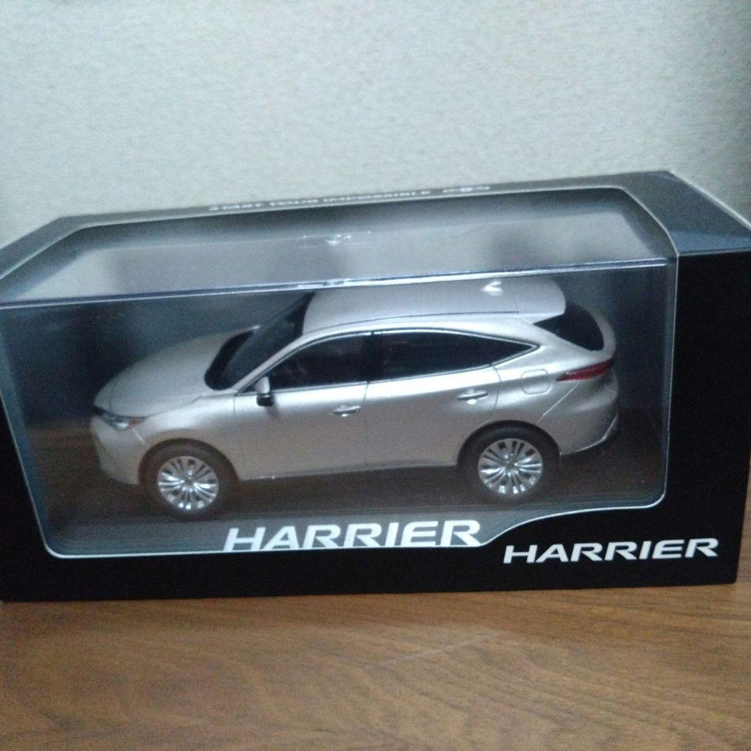 トヨタ　ハリアー スティール ブロンド メタリック ダイキャスト製　ミニカー