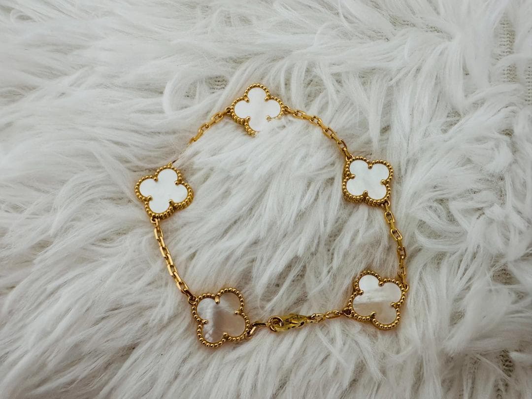 Van Cleef & Arpels クローバーブレスレットアクセサリー