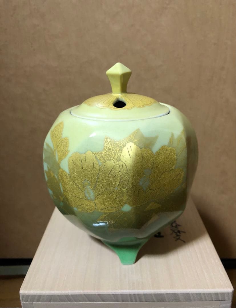 九谷焼 錦山窯三代 人間国宝 吉田美統　ヒワ香釉裏金彩芙蓉香炉 木箱付き