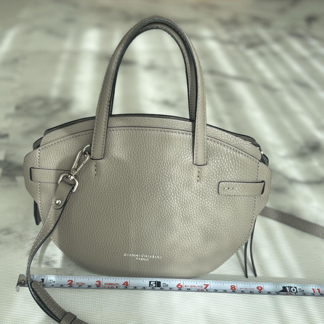 ジャンニキアリーニ　グレージュ　ショルダーバッグ 19,500円