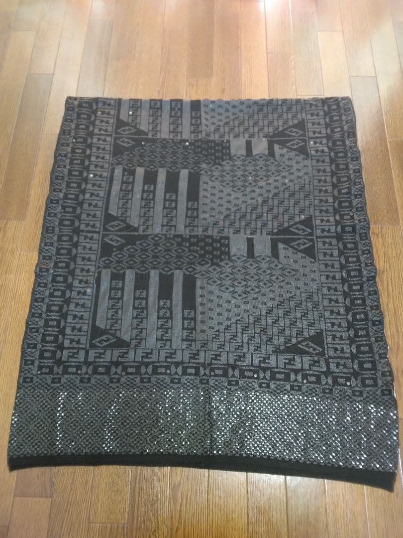 FENDI 幾何学模様 ストール ブラック系 FENDI 幾何学模様 ストール ブラック系
