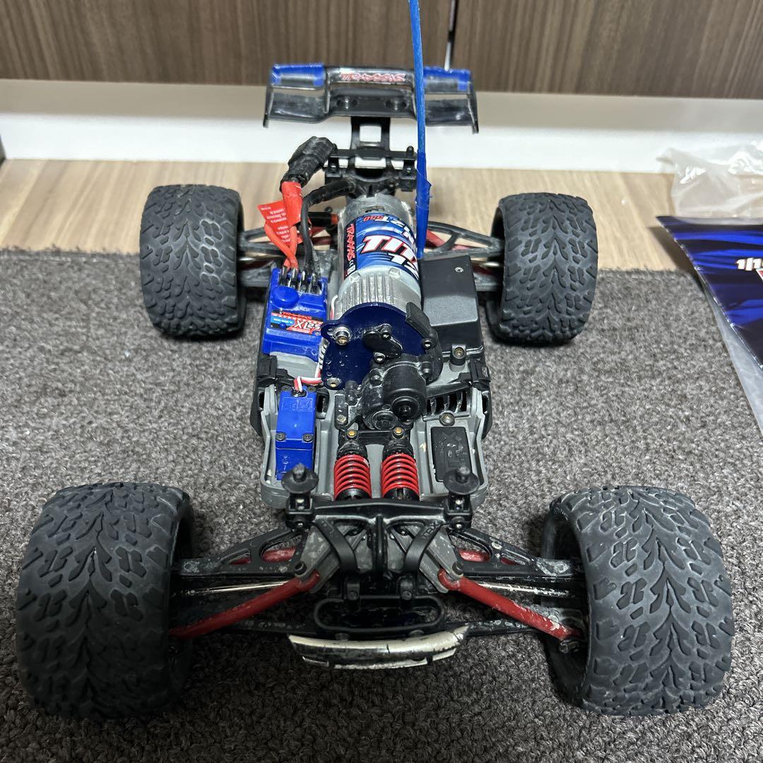 トラクサス　e-revo 1/16 送受信機なし　ほぼノーマル　シャフト交換