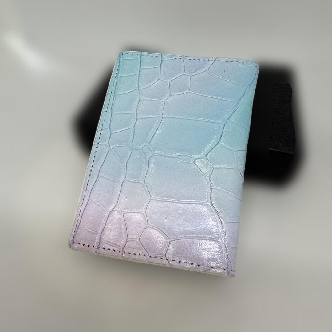グラデーションホワイト クロコダイル風キーケース