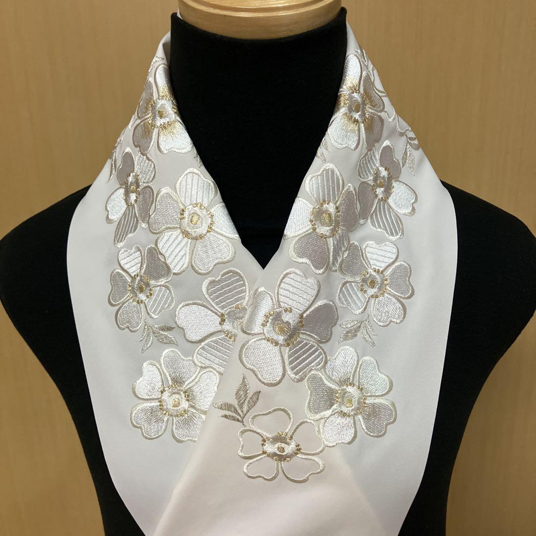 刺繍半衿 成人式 卒業式の着物を ビンカの花柄で引立てます 少々難有り品