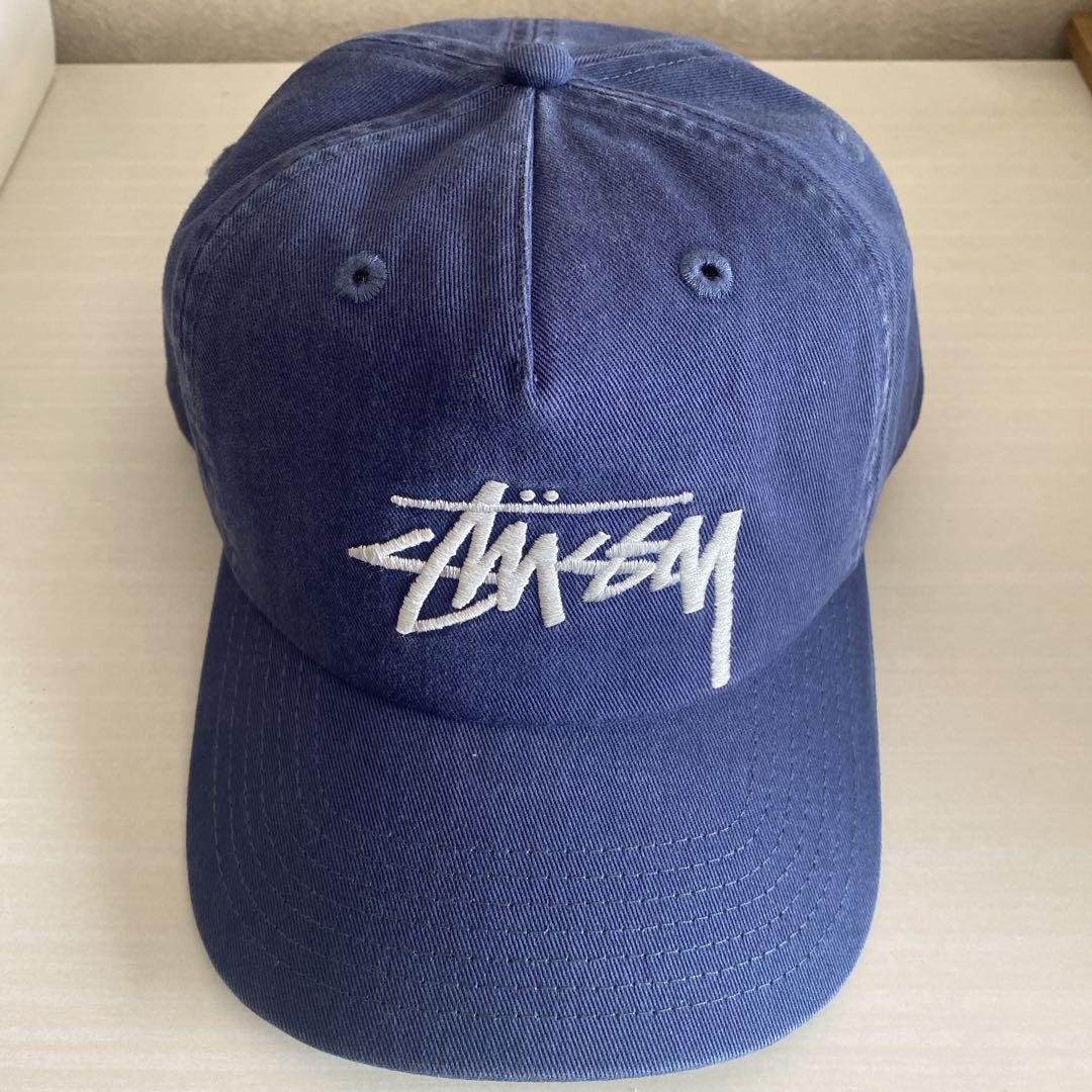 Stussy ネイビー スナップバックキャップ