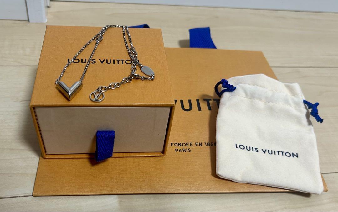 LOUIS VUITTON エセンシャルV ネックレス シルバー