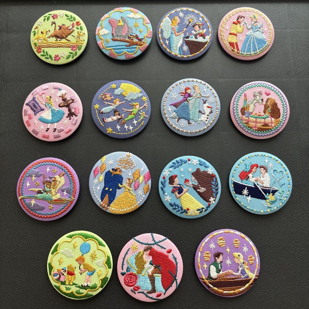 ディズニー 刺しゅう缶バッジ コンプリートセット - メルカリ