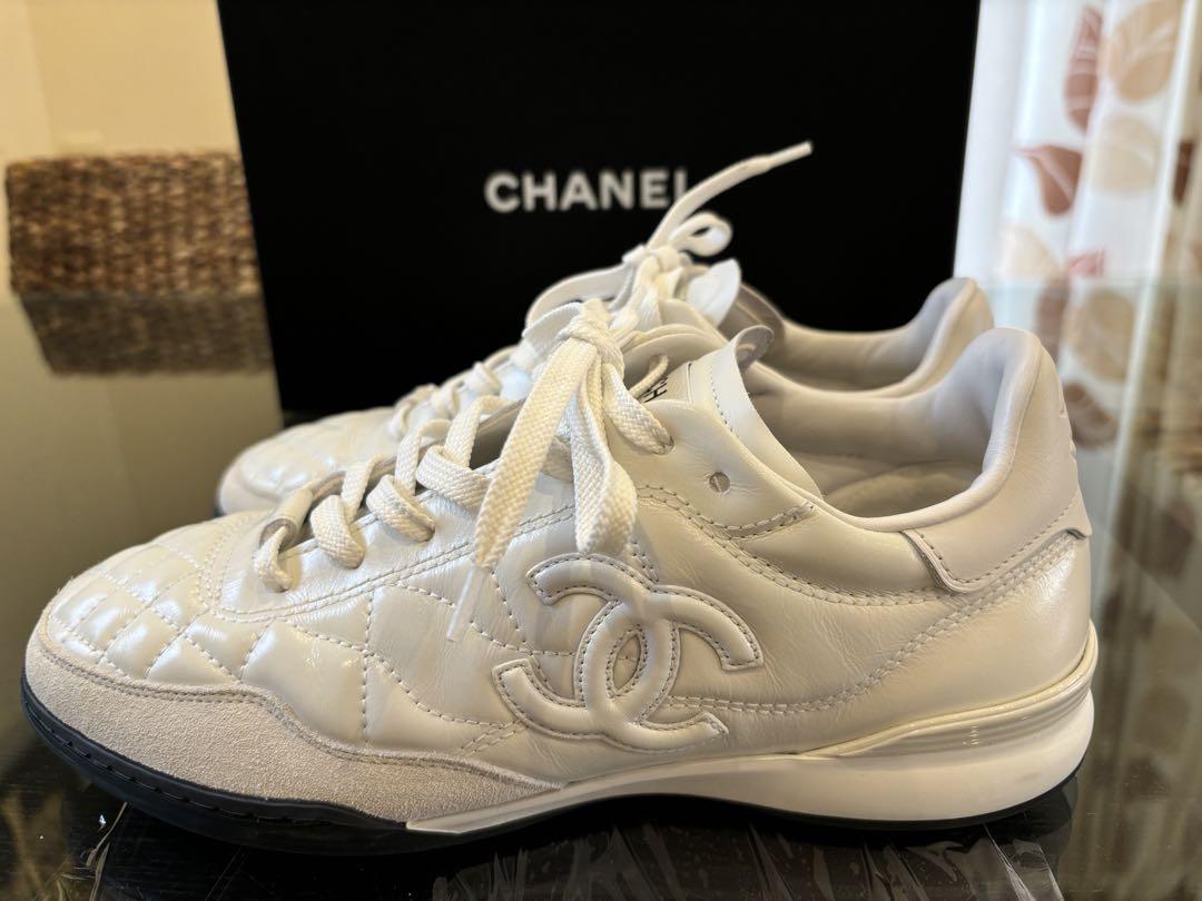 【25P コーデがきれいにまとまる /白】CHANEL スニーカー カジュアルでも高級感溢れる】CHANEL☆スニーカー☆期間限定