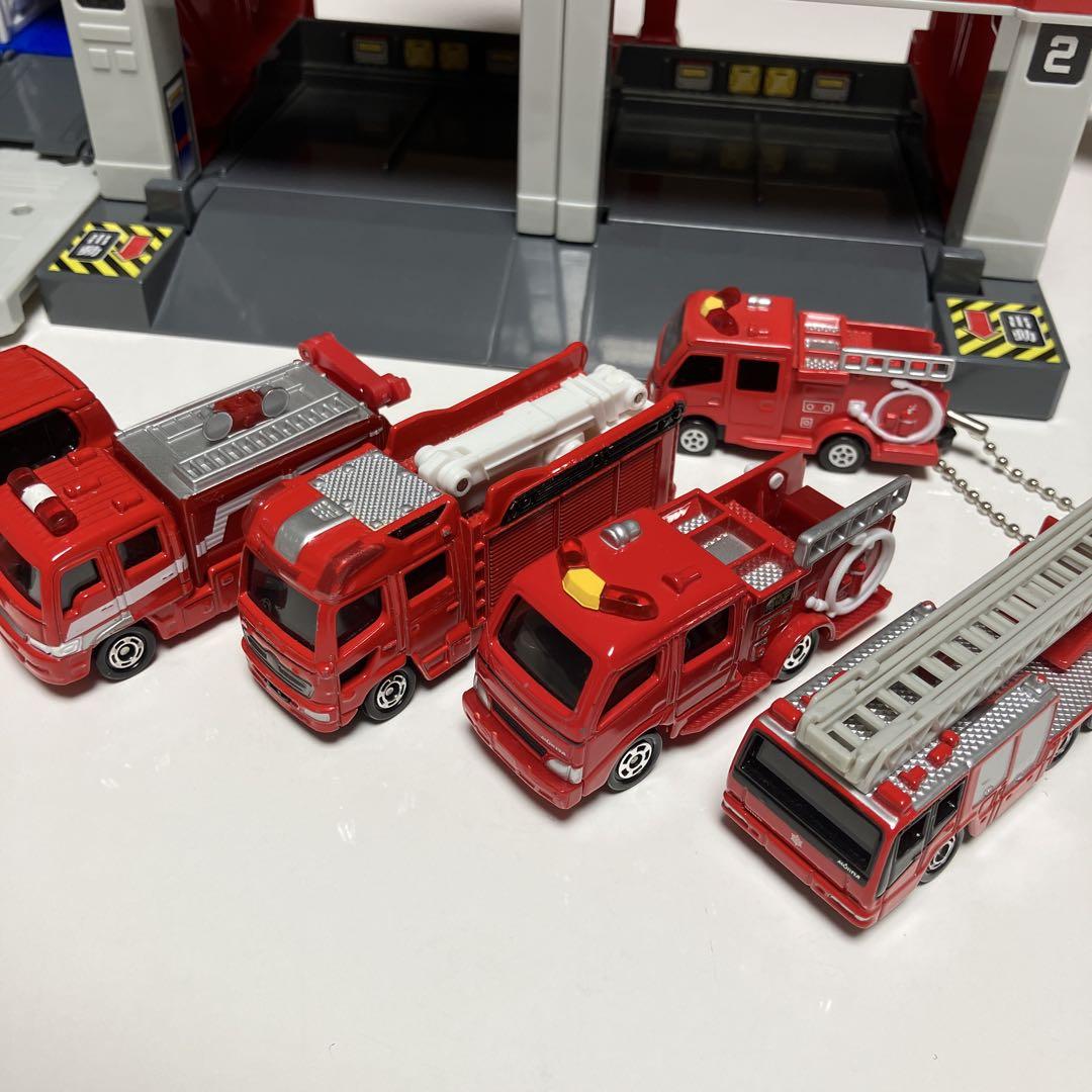 トミカ まとめ売り 消防署 警察署 トミカ 警察署&消防署&ミニカーセット - メルカリ