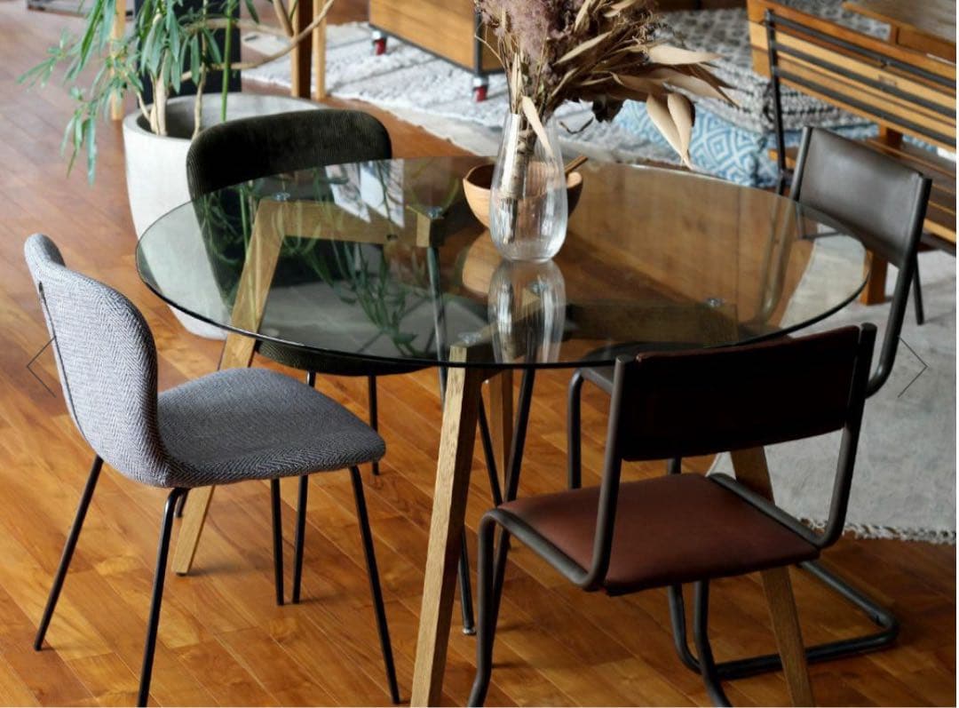 円形ガラスダイニングテーブル目立った傷や汚れなし