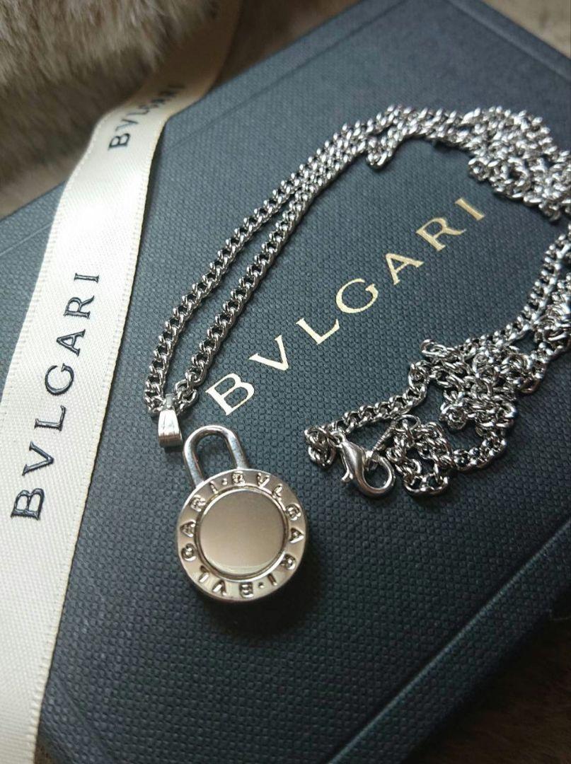 BVLGARI ビッグロゴ刻印ネックレス BVLGARI - 【正規 未使用】BVLGARI ロゴ刻印パドロックチャーム