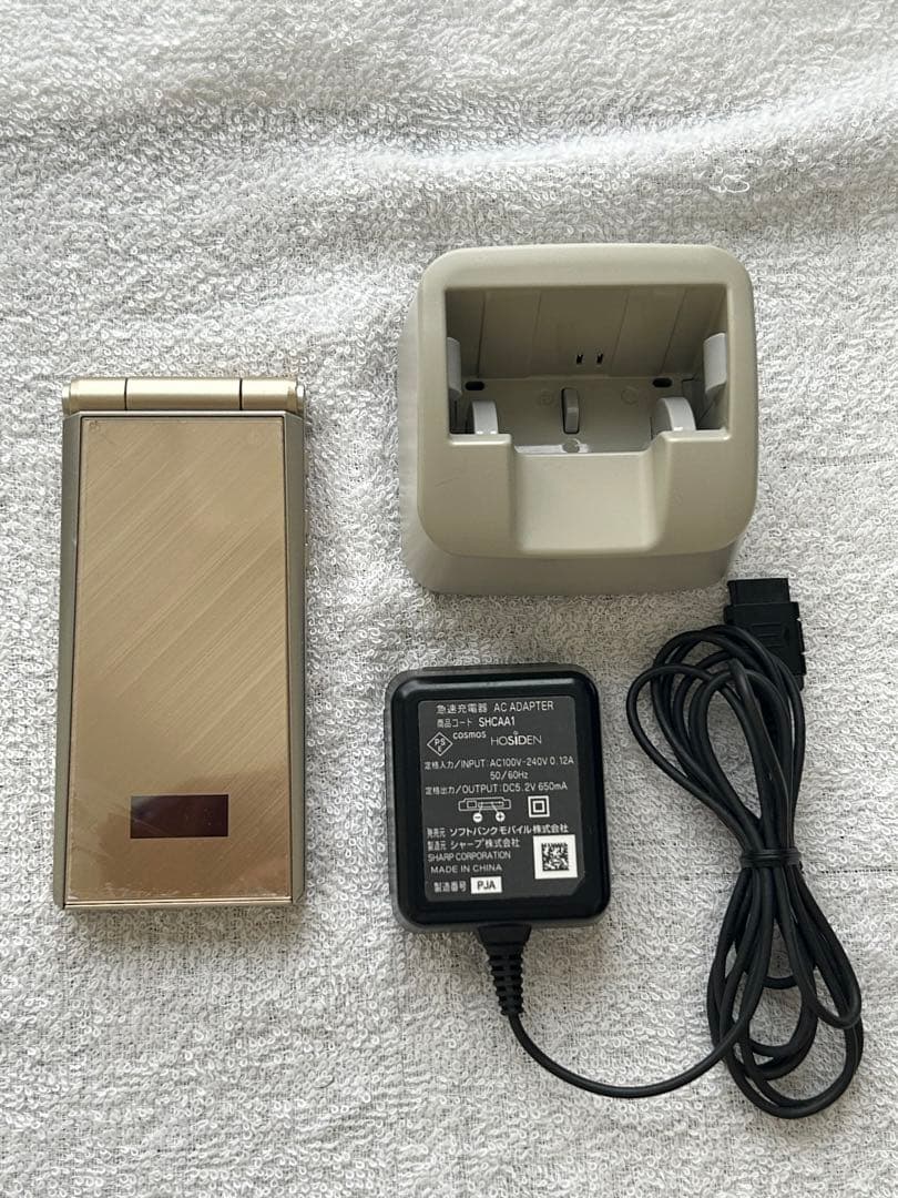 docomo  富士通 F-07F  ゴールド  ガラケー