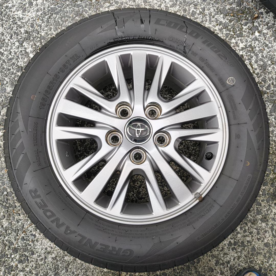 トヨタ純正　195/65R15　バリ溝　エスクァイア　VOXY ノア　４本セット