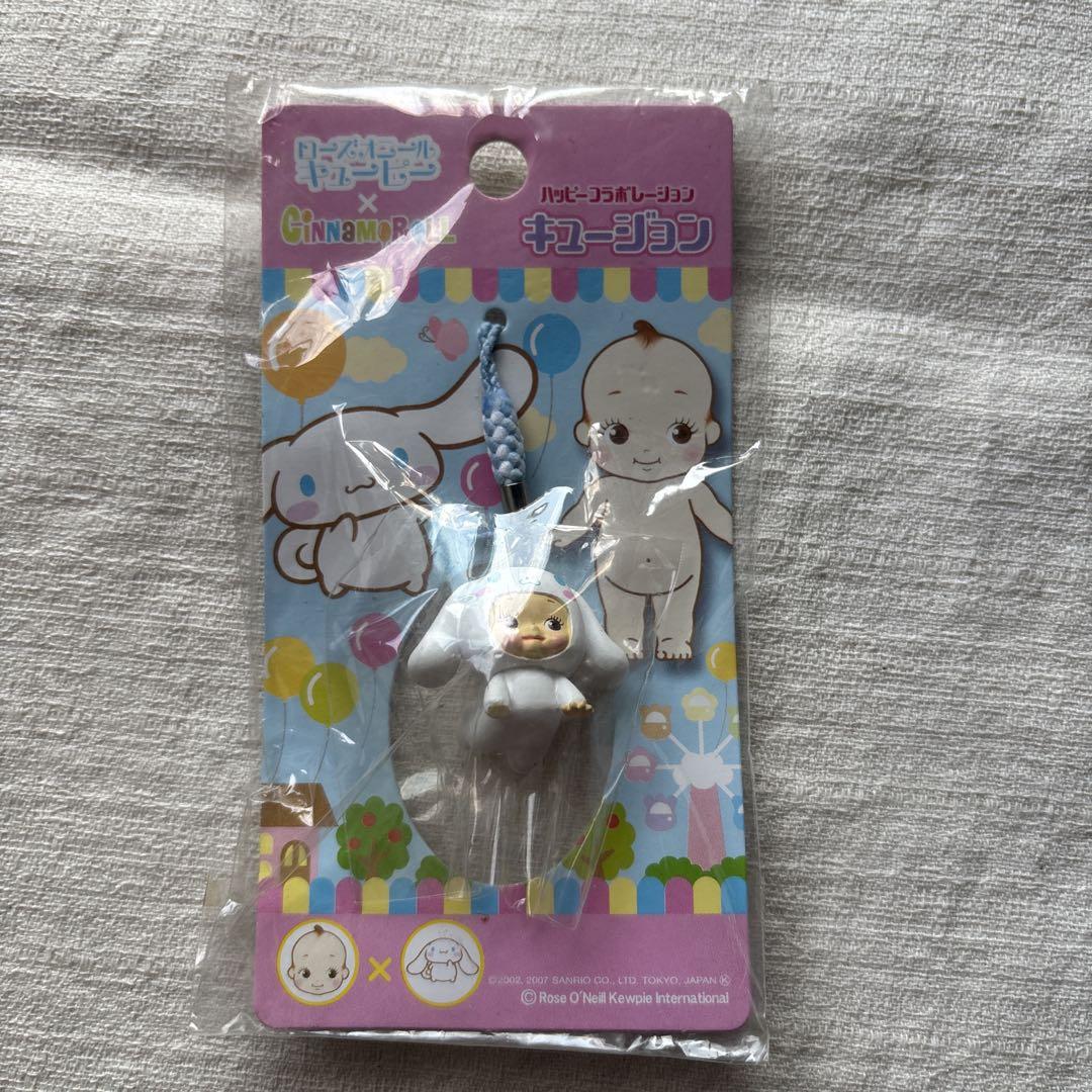 ハッピーコラボレーション、キュージョン、CiNNaMoRoLL、シナモンロール ハッピーコラボレーション、キュージョン、CiNNaMoRoLL