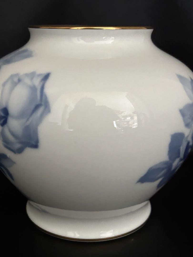 美品 高さ20cm 大倉陶園 ブルーローズ 金彩 白磁 壺 花瓶 フラワーベース