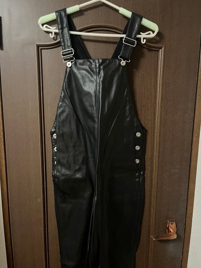 ビューティーアンドユース フェイクレザー サロペット ビューティーアンドユース フェイクレザー サロペット