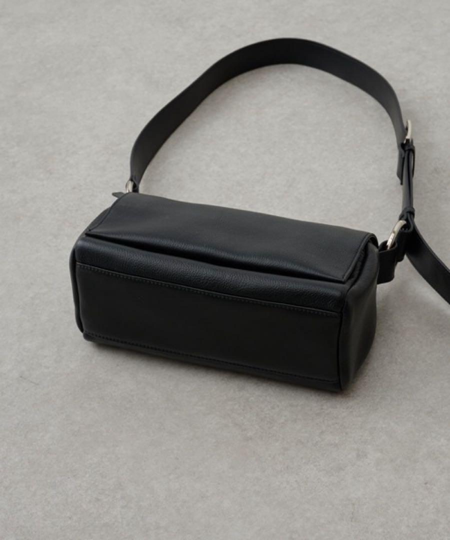 【新品タグ付】ビアズリー レザーリングボディバッグ グレイッシュベージュ
