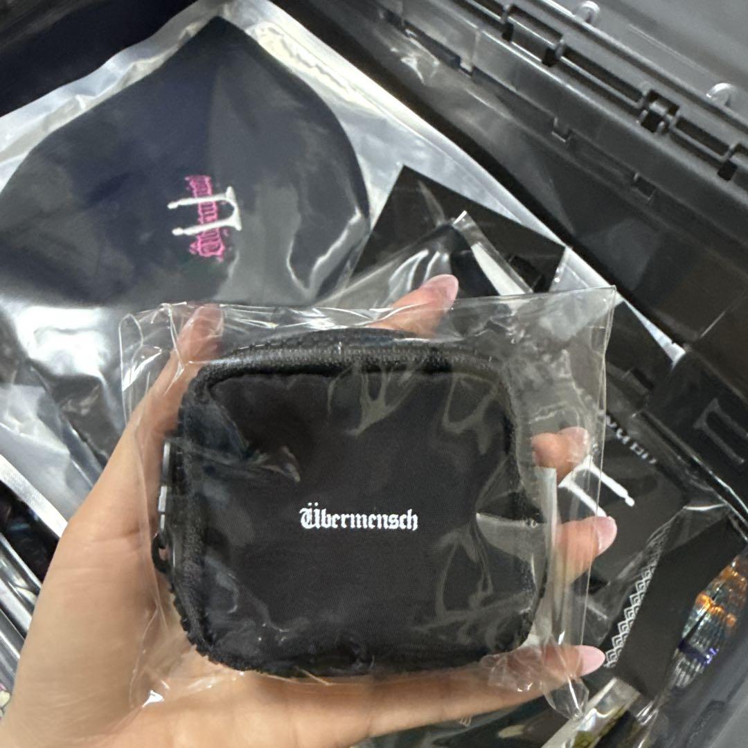 カタログギフトも！ G-DRAGON ジヨン メルカリ - AirPodsポーチ Übermenschワルツ ミュージシャン