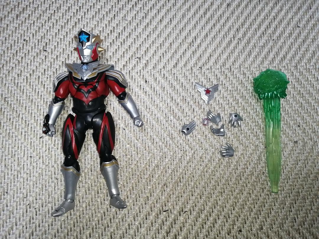 フィギュアーツ　ウルトラマンタイタス