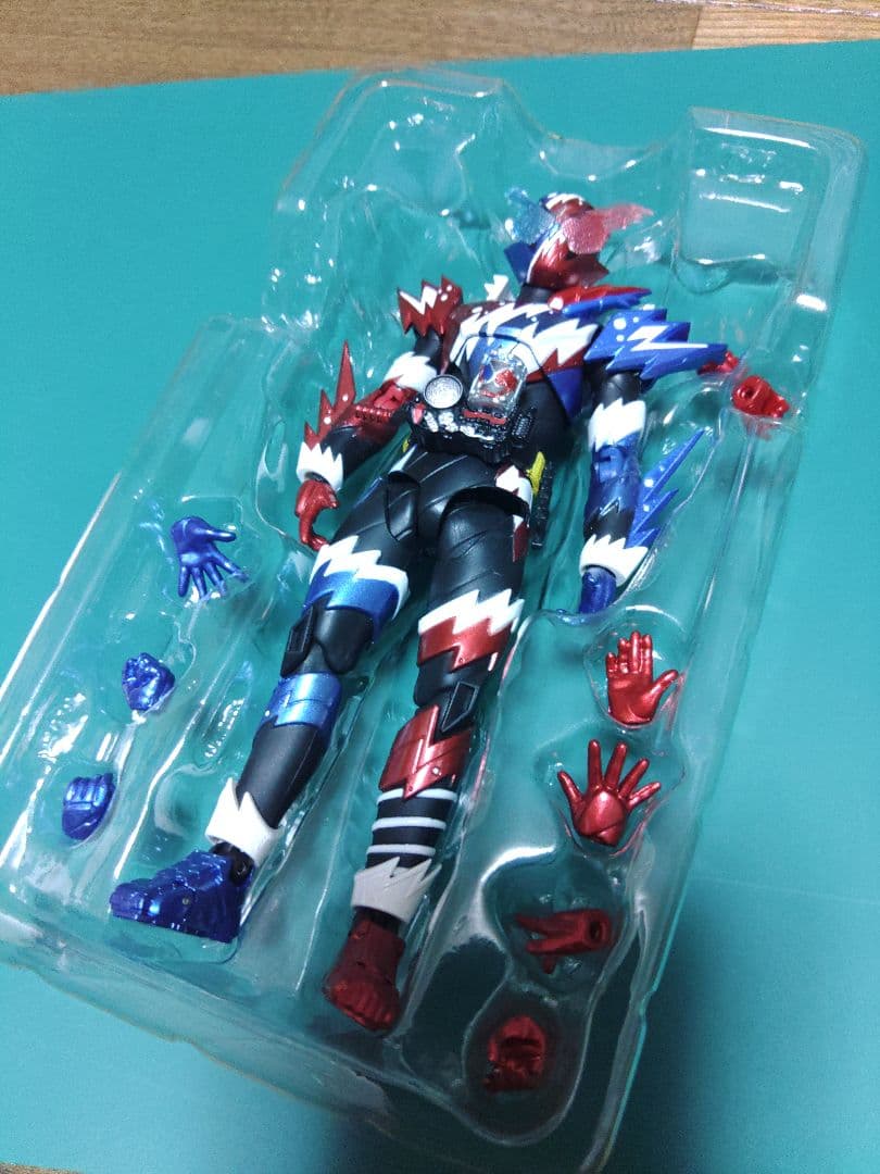 期間 げ 仮面ライダービルドスパークリングフォーム フィギュアーツS.H.Figuarts YUZUMIYA_COM