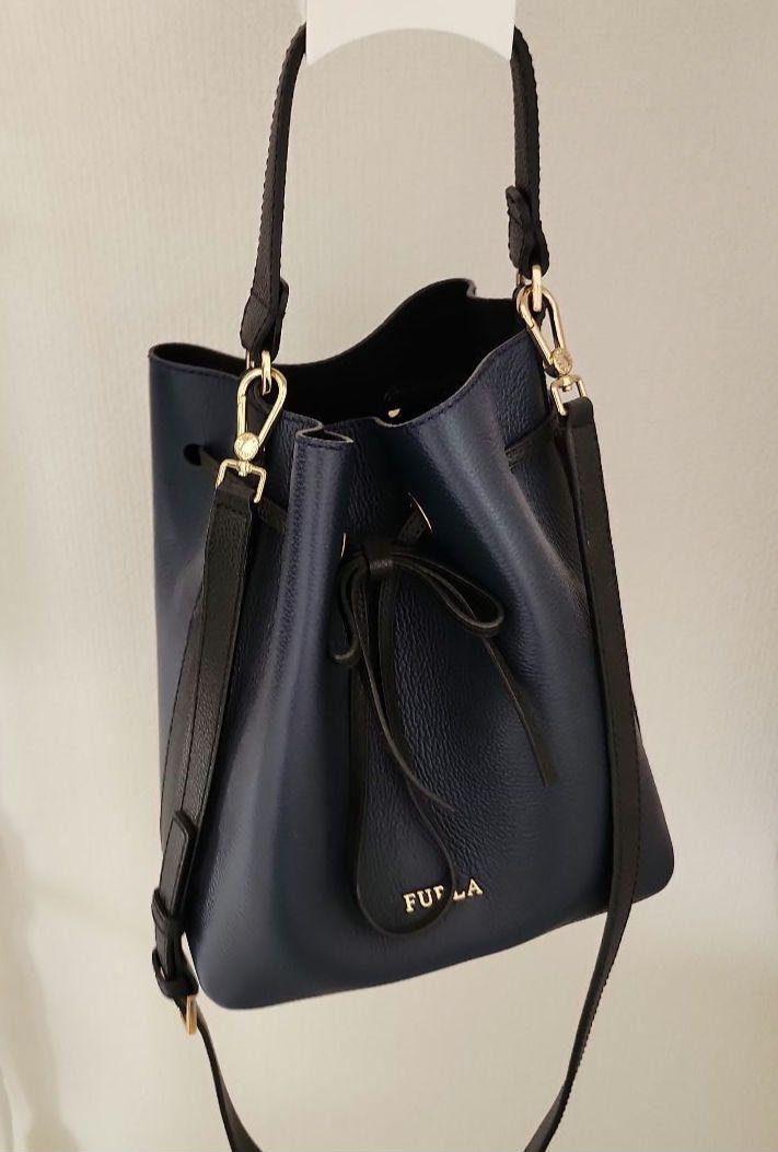 FURLA　革巾着