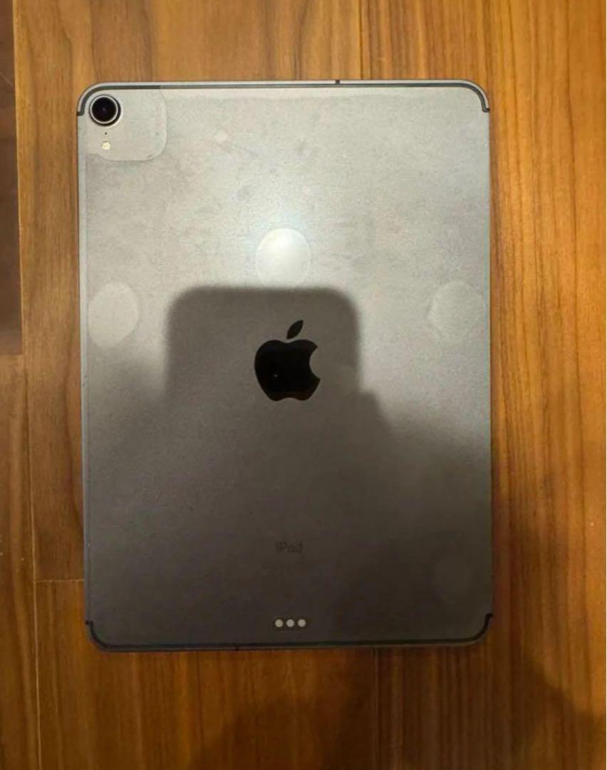iPad Pro11インチ　（使えるけど画面に縦線と横線はいる）