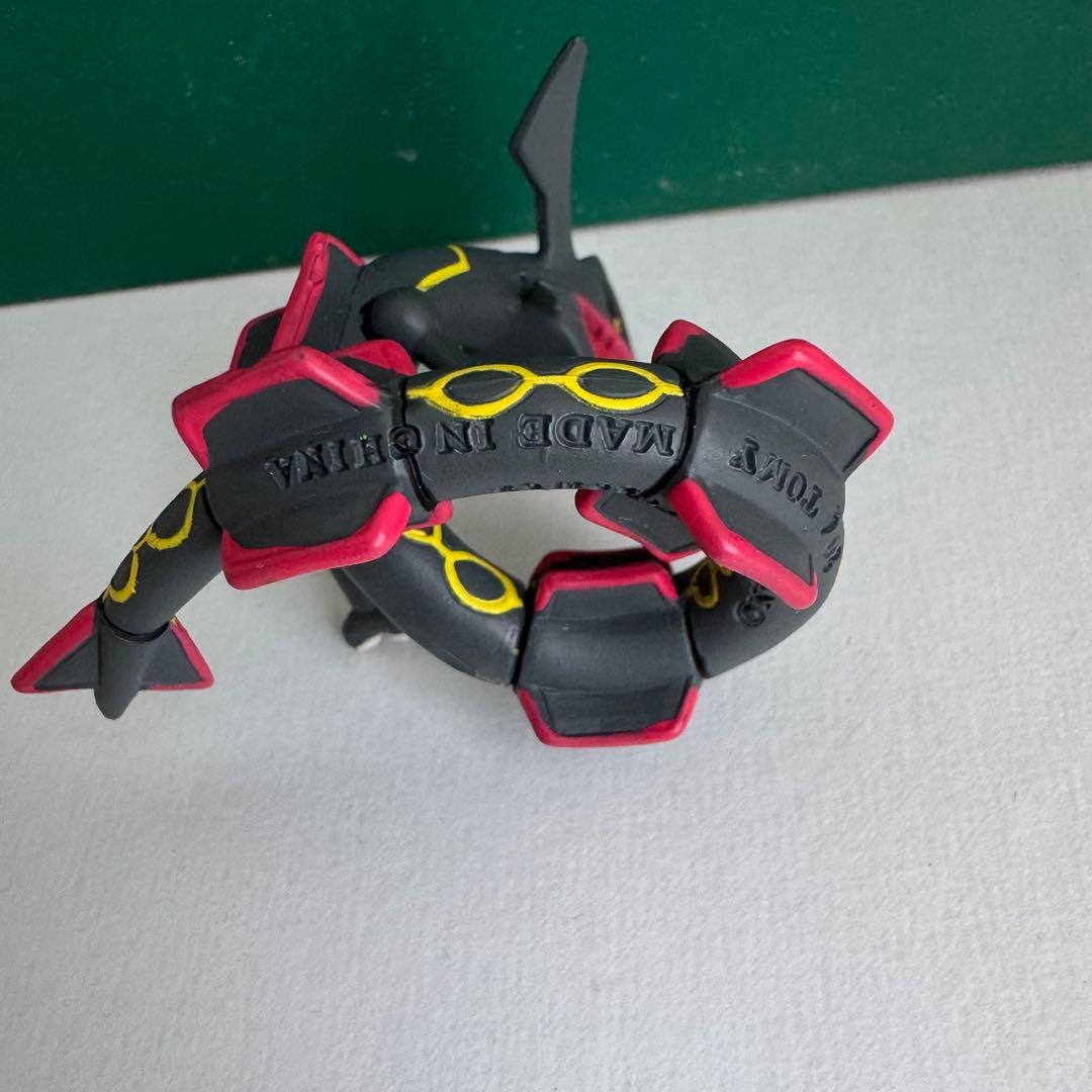 モンコレ 激レア 色違いレックウザ 非リペイント 大幅値下げ モンコレ 激レア 色違いレックウザ 非リペイント 大幅値下げ