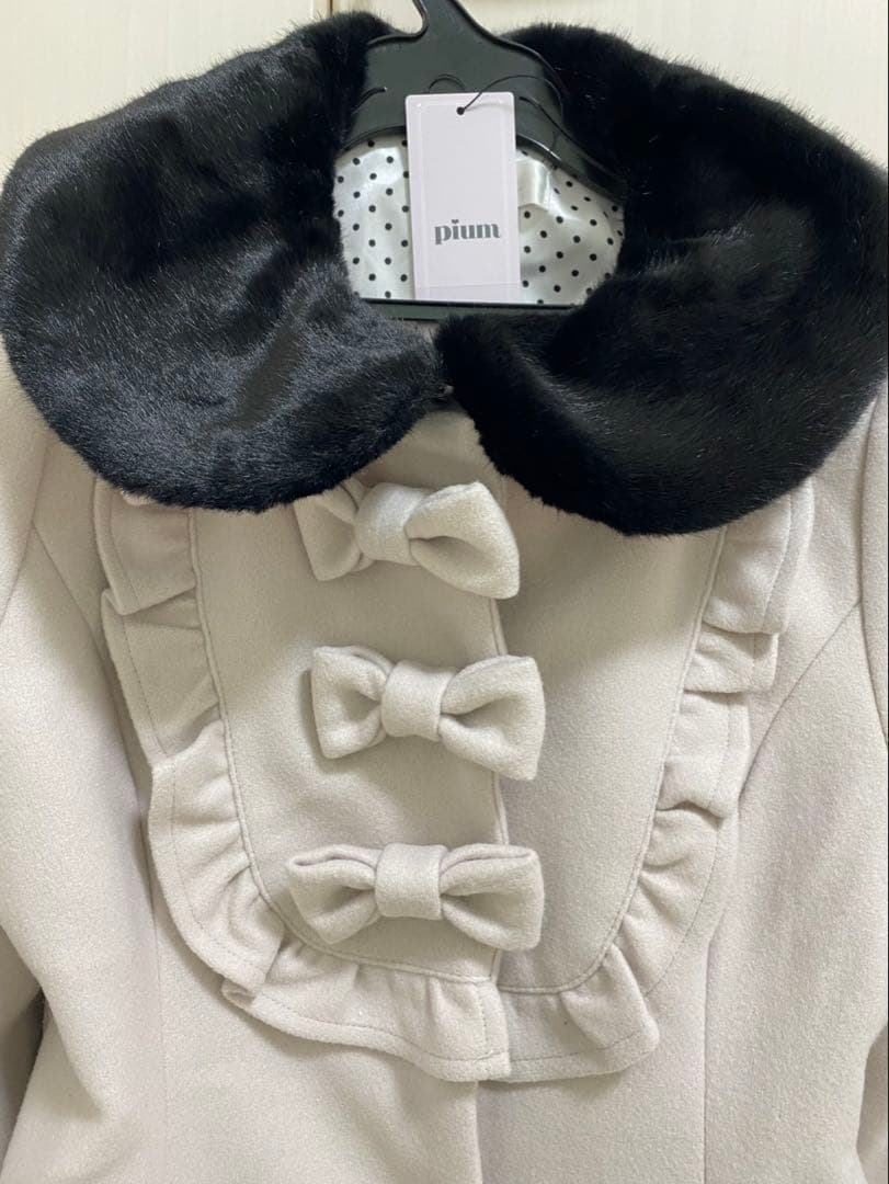 新品タグ付き　pium ヨークフリルリボンドーリーコート　ピンク　ブラック