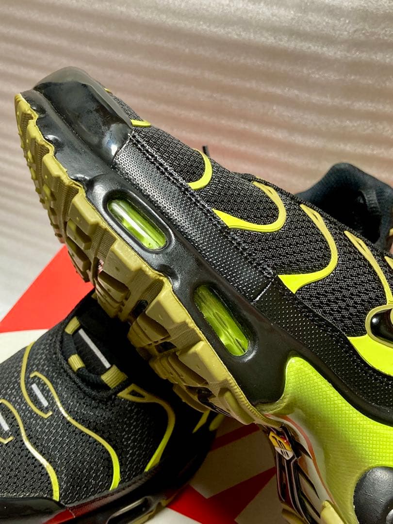 NIKE AIR MAX PLUS ブラック&イエロー27cm【タグ付 新品】