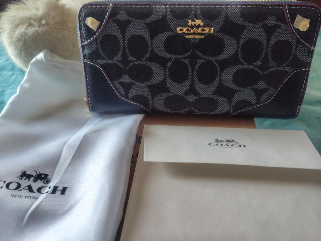 【未使用・箱付き】COACH　ジップウォレット　F53769