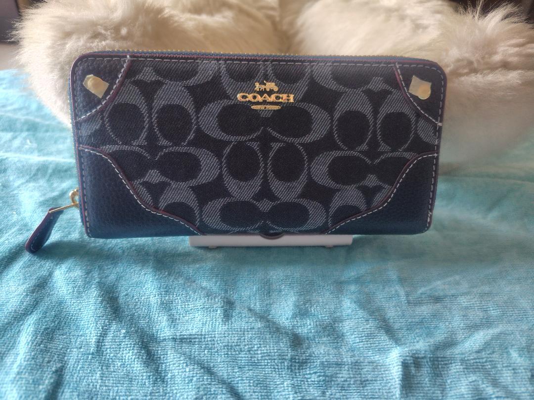 【未使用・箱付き】COACH　ジップウォレット　F53769
