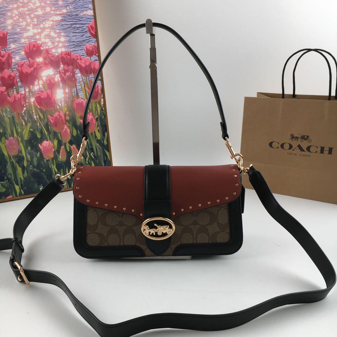 ブランド品SALE！coach ブラック レッド　　バッグ COACH ショルダーバッグ ブラウン レッド5605