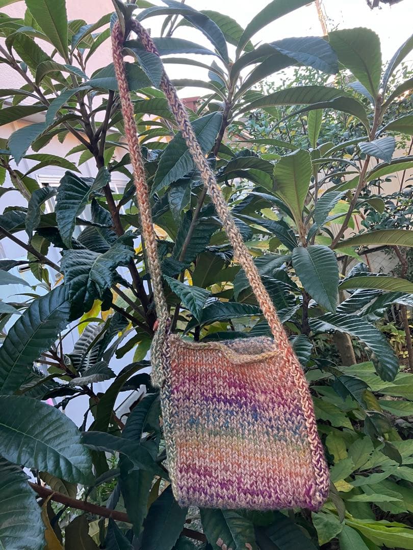 ニットショルダーバッグ マルチ ボタン付き新品、♥