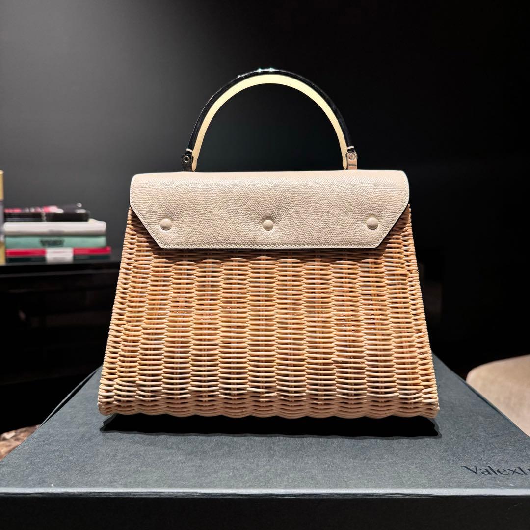 ヴァレクストラ Valextra イジィデ ウィッカー ホワイト ヴァレクストラ Valextra イジィデ ウィッカー ホワイト