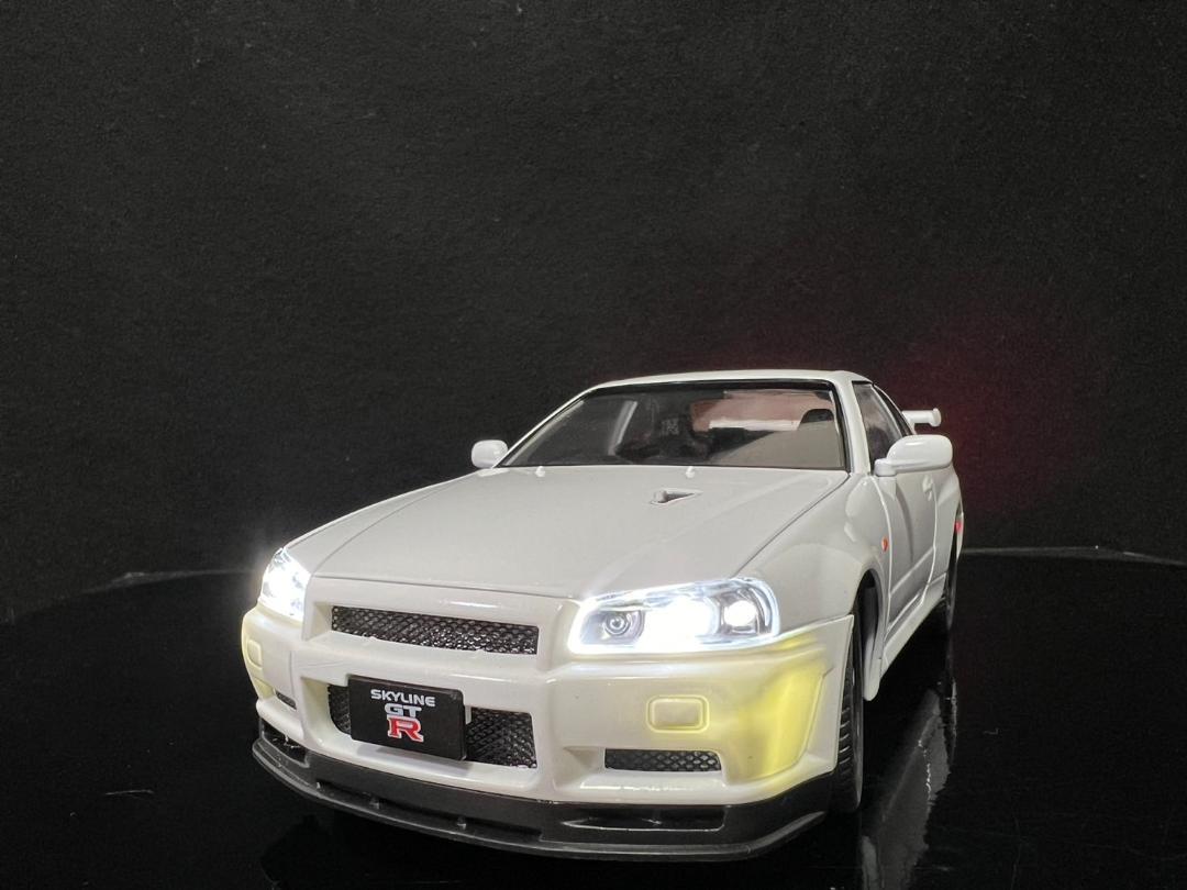 スカイラインGTR R34　日産 1/24 ミニカー 白 H178