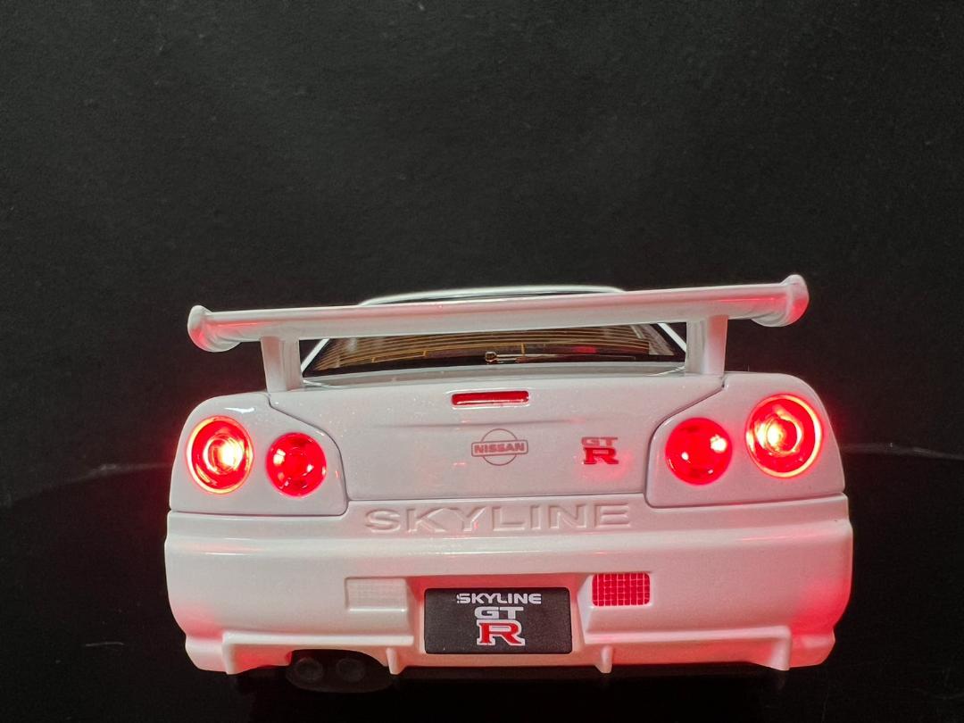 スカイラインGTR R34　日産 1/24 ミニカー 白 H178
