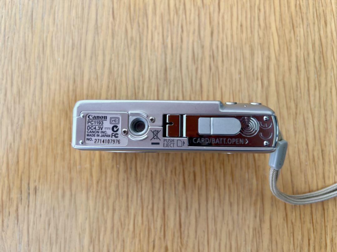 Canon IXY DIGITAL 70 本体と付属品