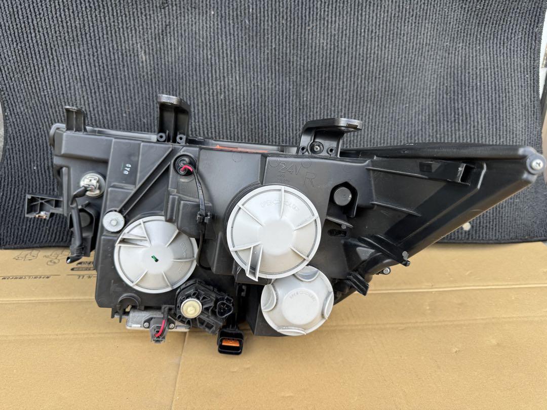 三菱 デリカ D:5 CV5W CV1W 純正 HID ヘッドライト 左右セット